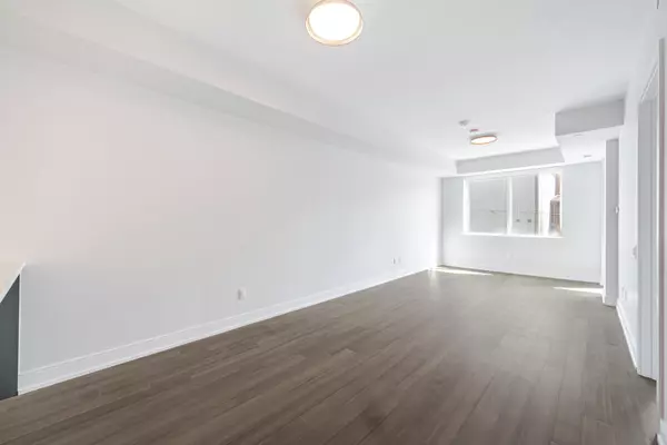 Toronto C01, ON M5S 2H7,664 Spadina AVE #303