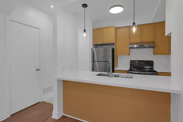 Toronto E07, ON M1S 0L2,295 Village Green SQ #67
