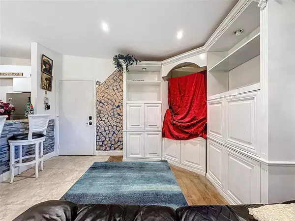Fort Lauderdale, FL 33321,10443 E Clairmont Cir #203
