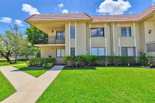 Weston, FL 33326,318 Lakeview Dr #201
