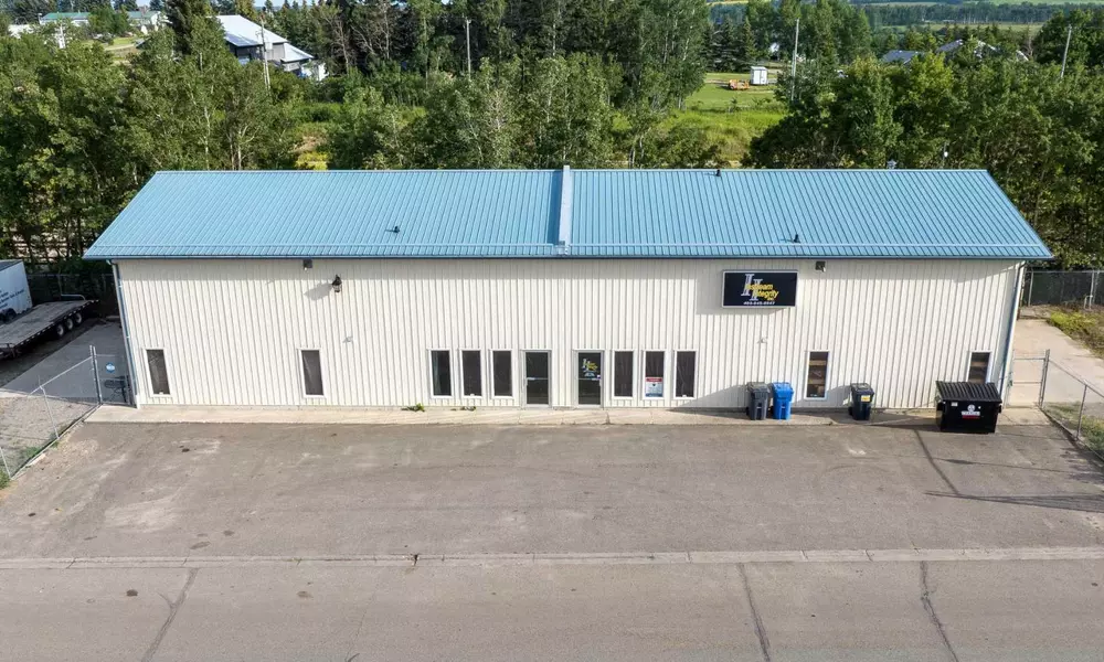 4907 and 4911 50 Avenue, Eckville, AB T0M 0X0
