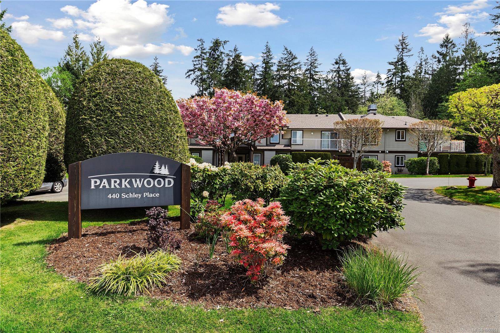 440 Schley Pl #205, Qualicum Beach, BC V9K 2M5