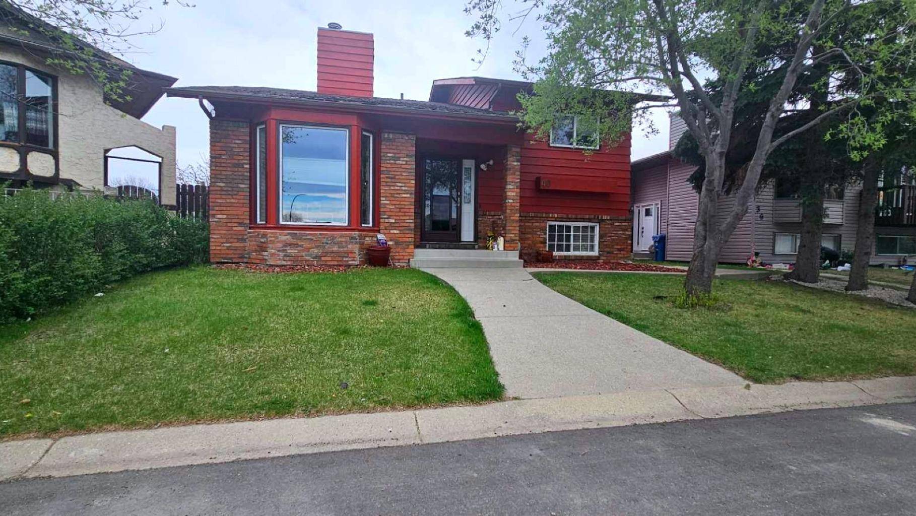 40 Whitworth PL Northeast, Calgary, AB T1Y 6C3