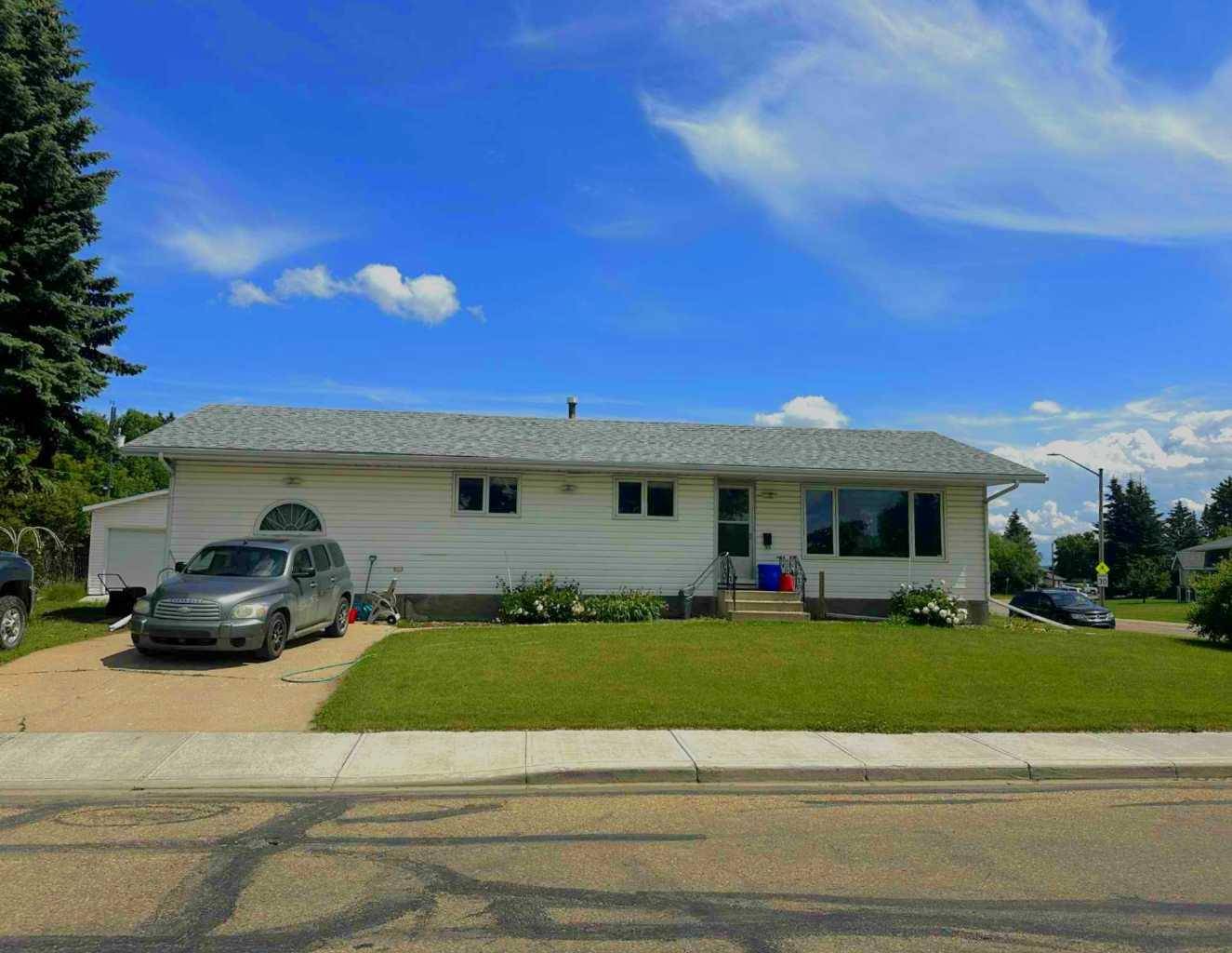 4703 54 ST, Lacombe, AB T4L 1T9
