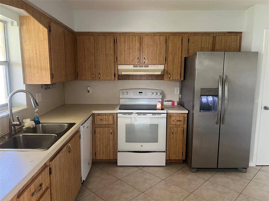 Coral Springs, FL 33065,9851 NW 24th St