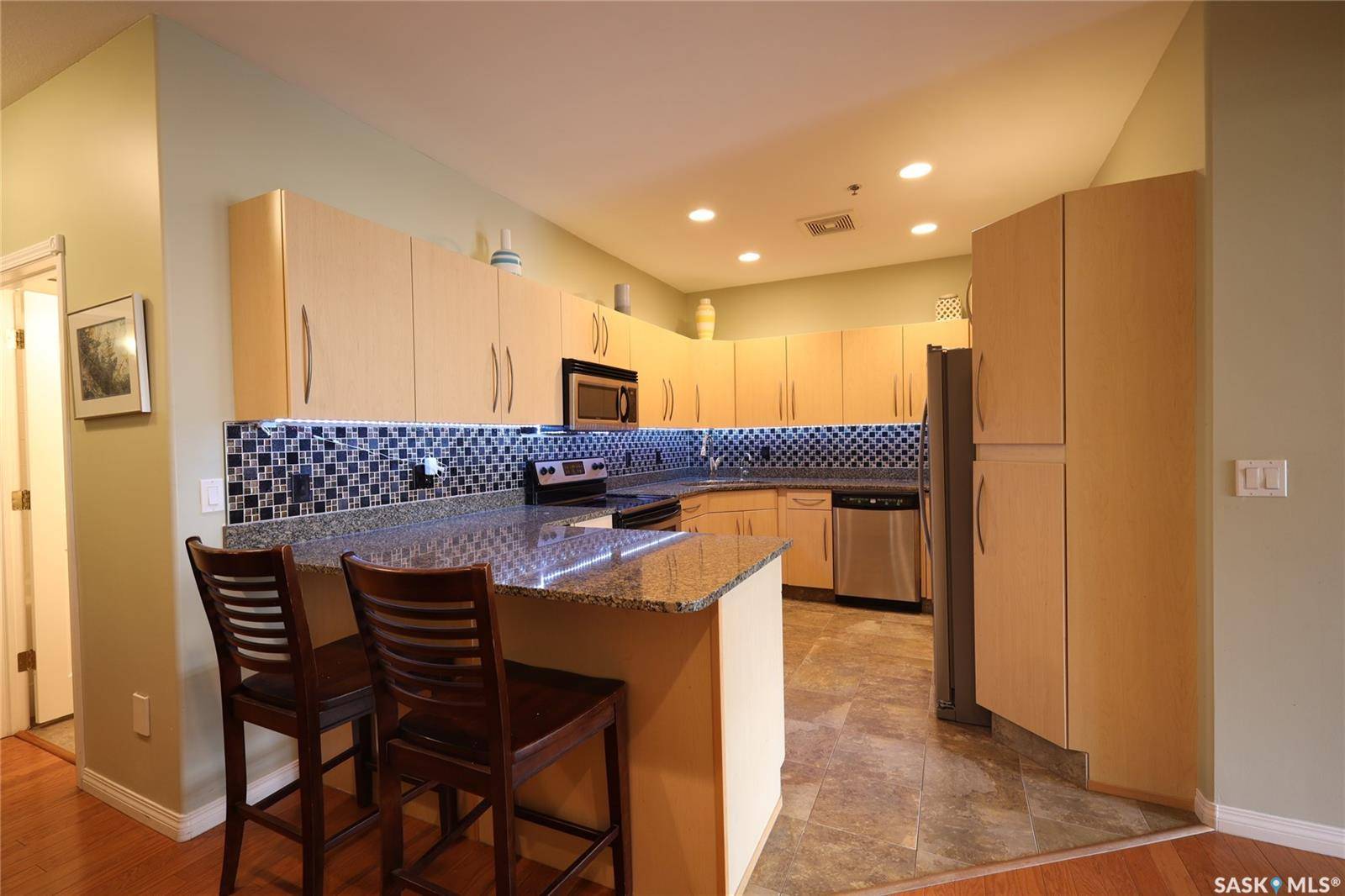 Regina, SK S4P 3R4,1901 Victoria AVENUE #1207
