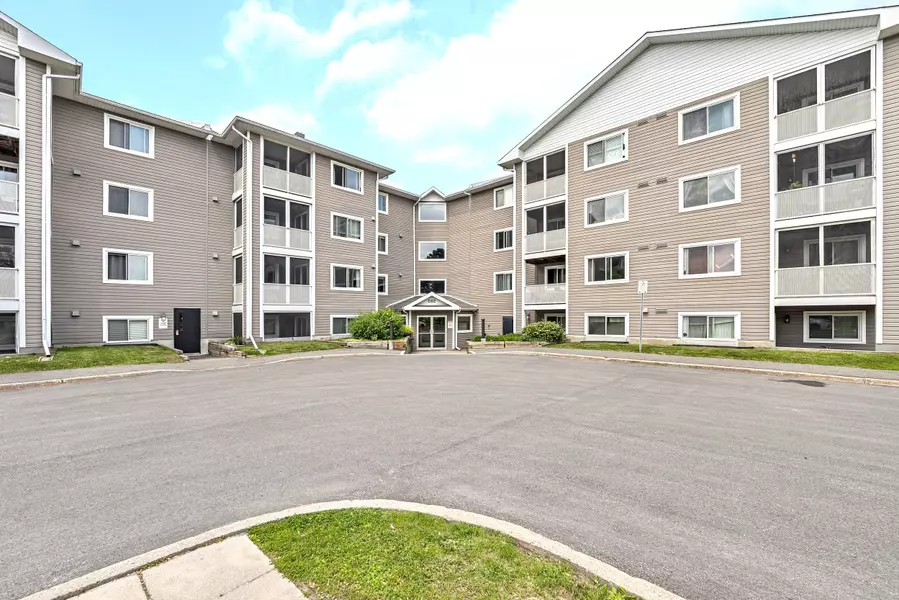 316 Lorry Greenberg DR #124, Hunt Club - South Keys And Area, ON K1T 2P4