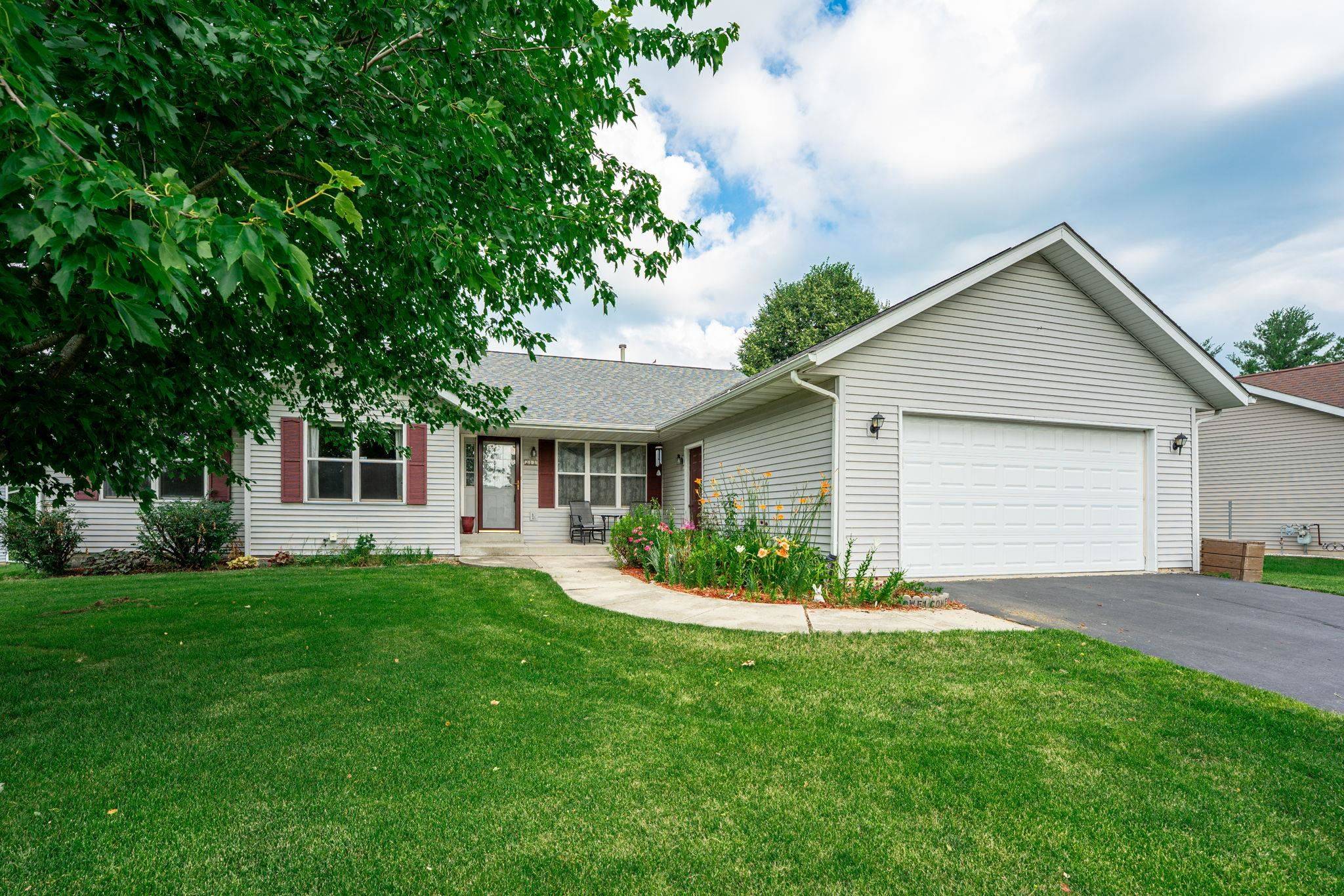 211 CARSON Drive, Poplar Grove, IL 61065