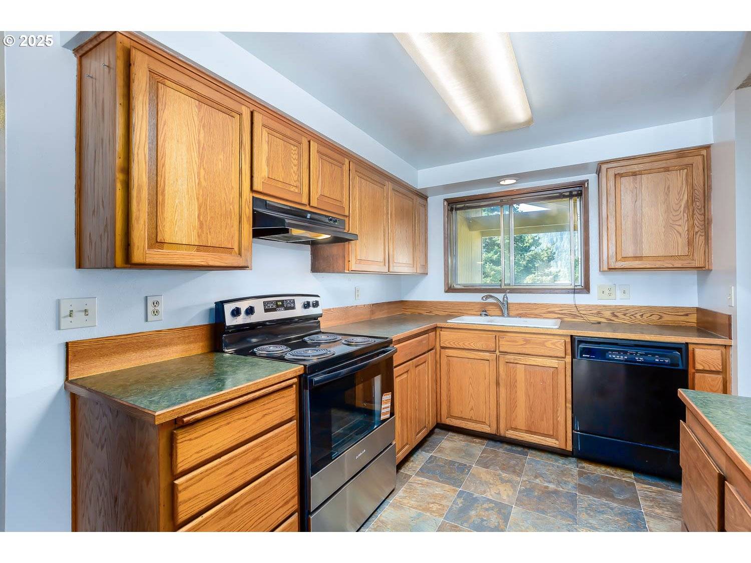 Oakridge, OR 97463,47711 COMMERCIAL ST