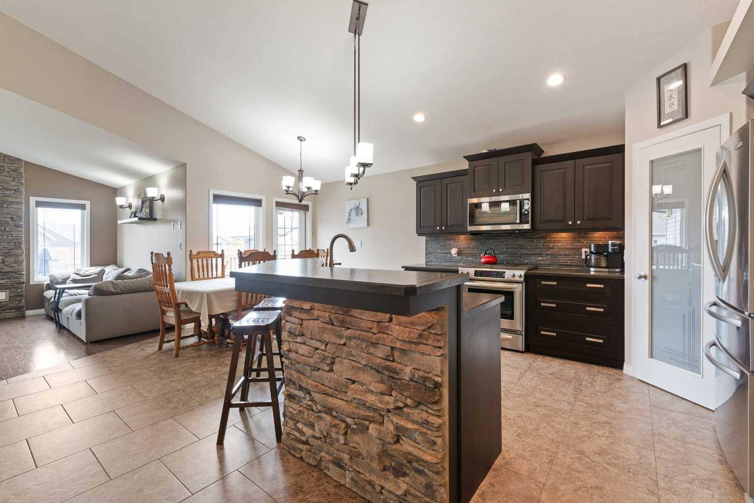 Lloydminster, AB T9V 3M2,7215 39A ST