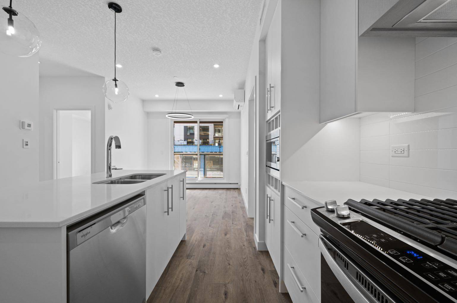 Calgary, AB T3H 6L3,8370 Broadcast AVE SW #204