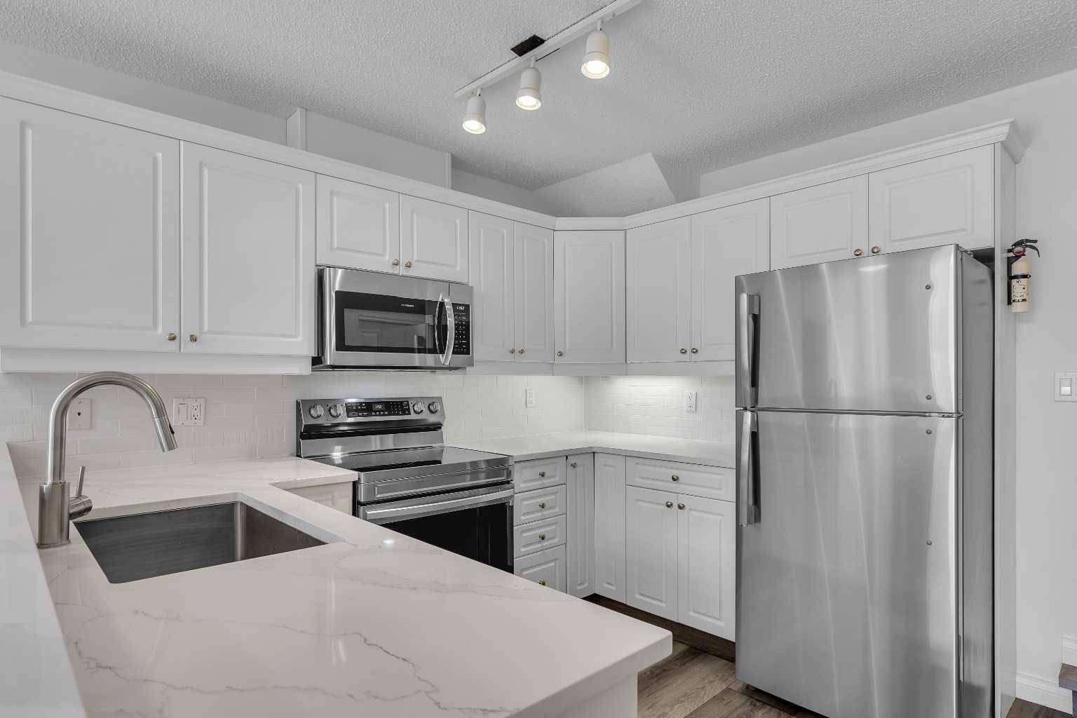 Calgary, AB T2P 0G8,777 3 AVE Southwest #515