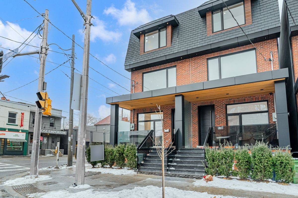 Toronto C02, ON M5R 2R8,677 Huron ST
