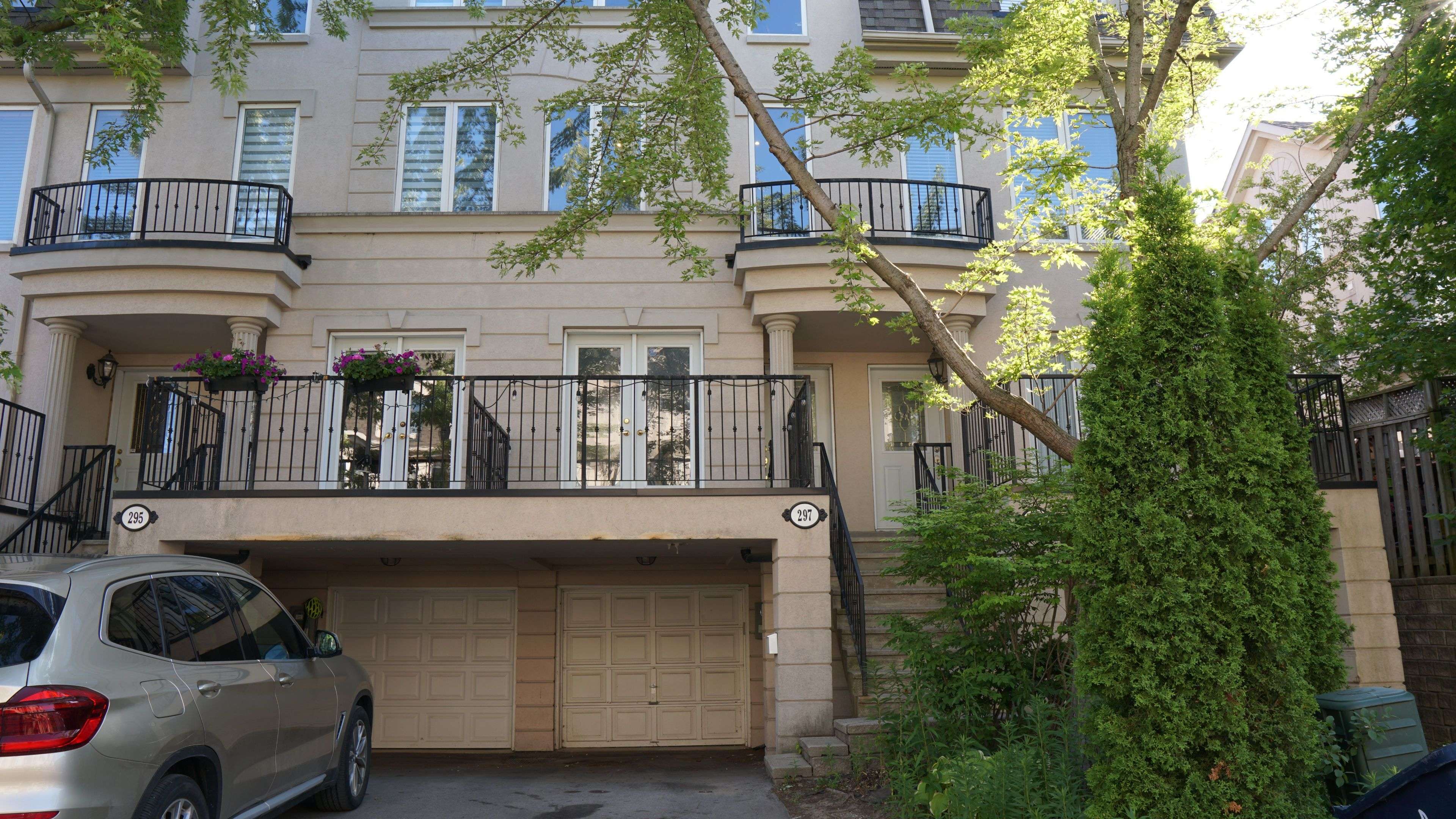 297 David Dunlop CIR, Toronto C13, ON M3C 4B9