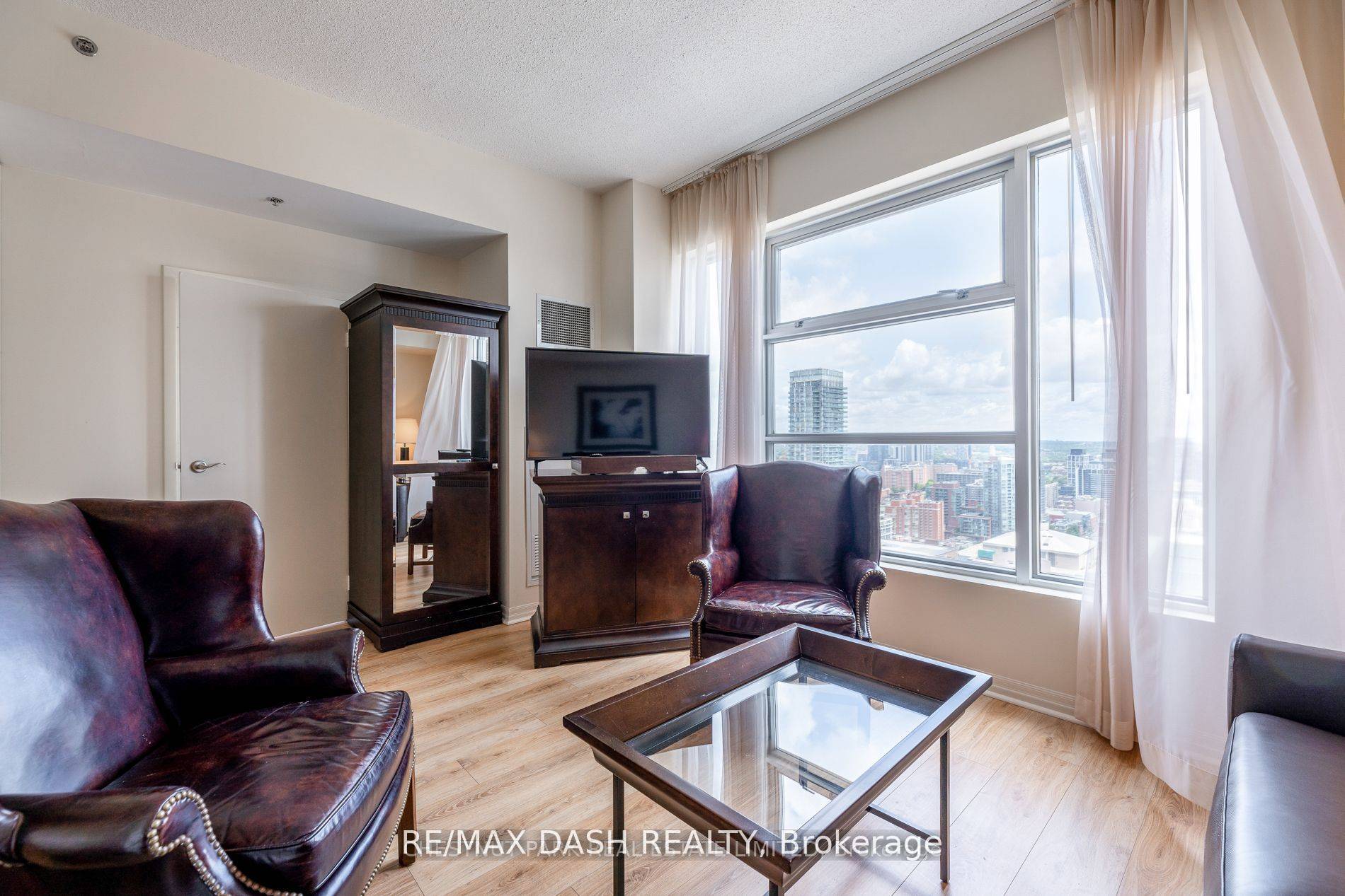 Toronto C01, ON M5H 1A2,1 King ST W #2904