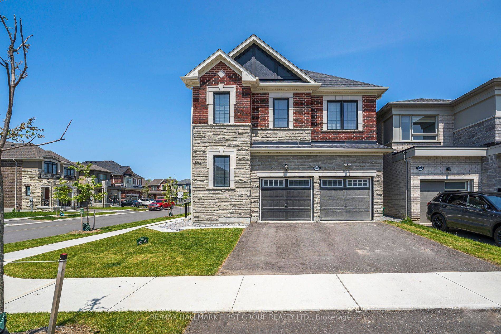 Pickering, ON L1X 0N9,1492 Hawktail PATH