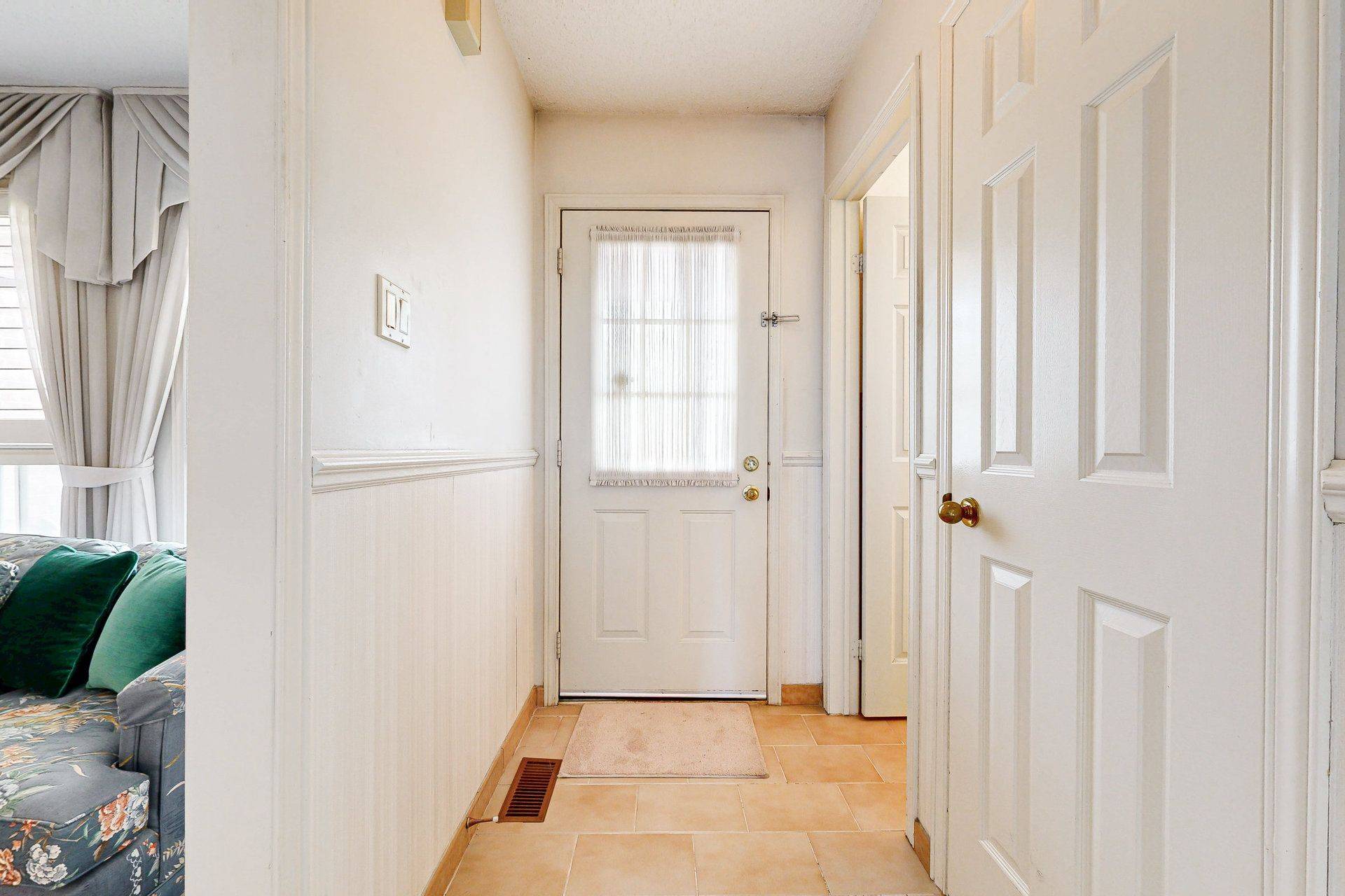 Ajax, ON L1S 5X9,59 Trawley CRES
