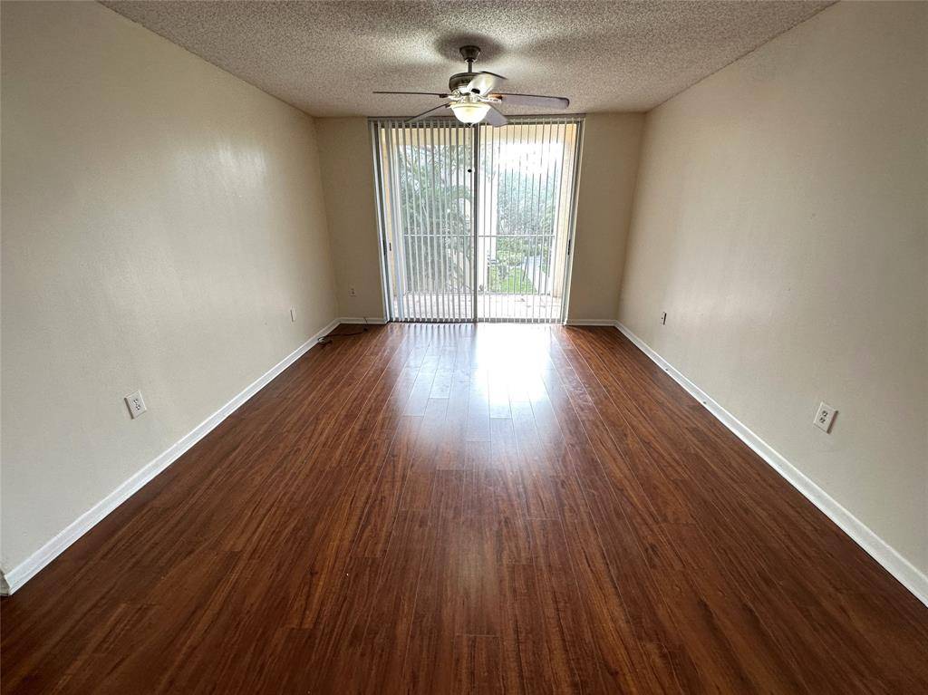 West Palm Beach, FL 33409,1733 Village Blvd #206