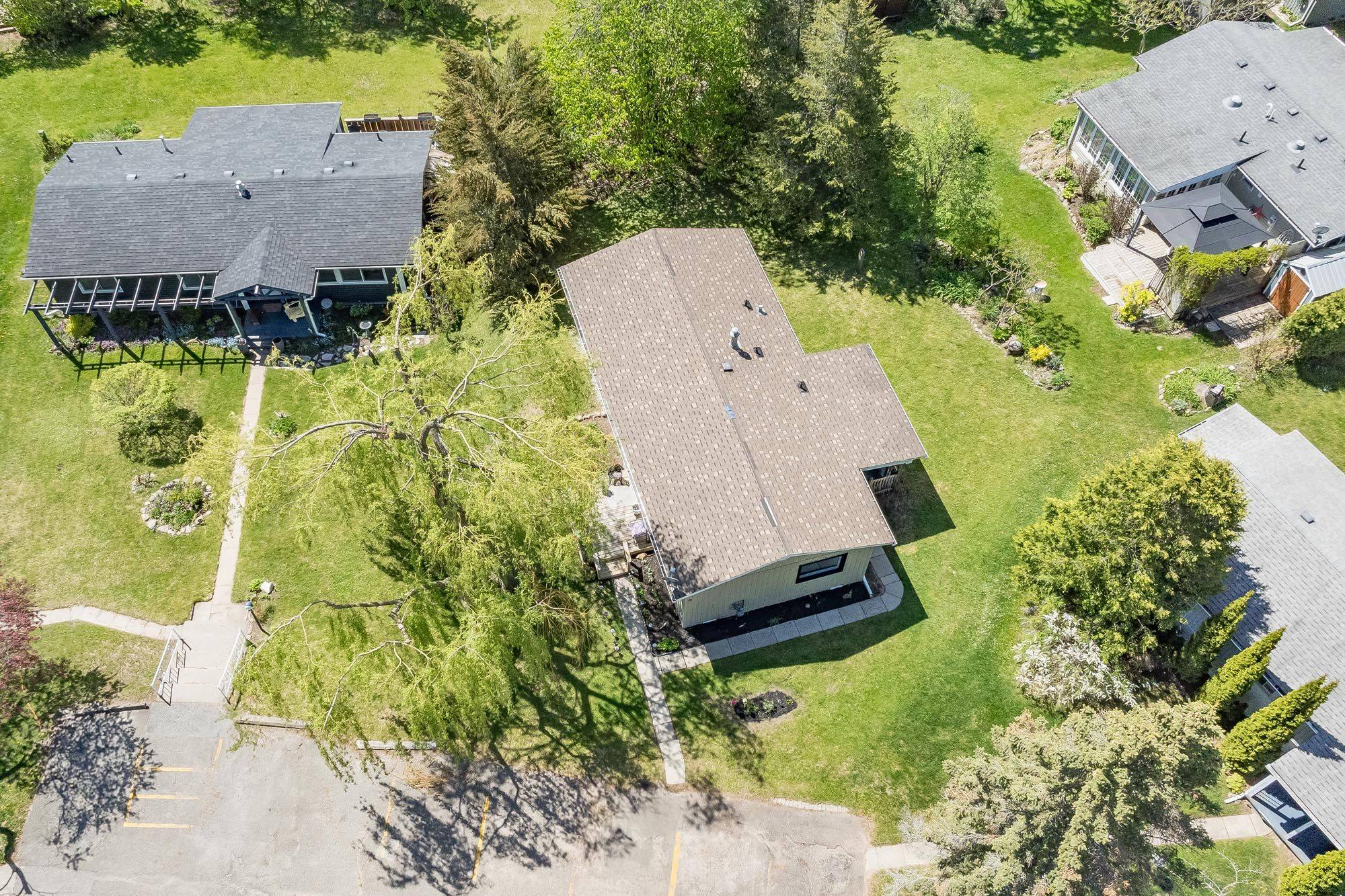 Innisfil, ON L9S 1P7,21 Hawthorne DR
