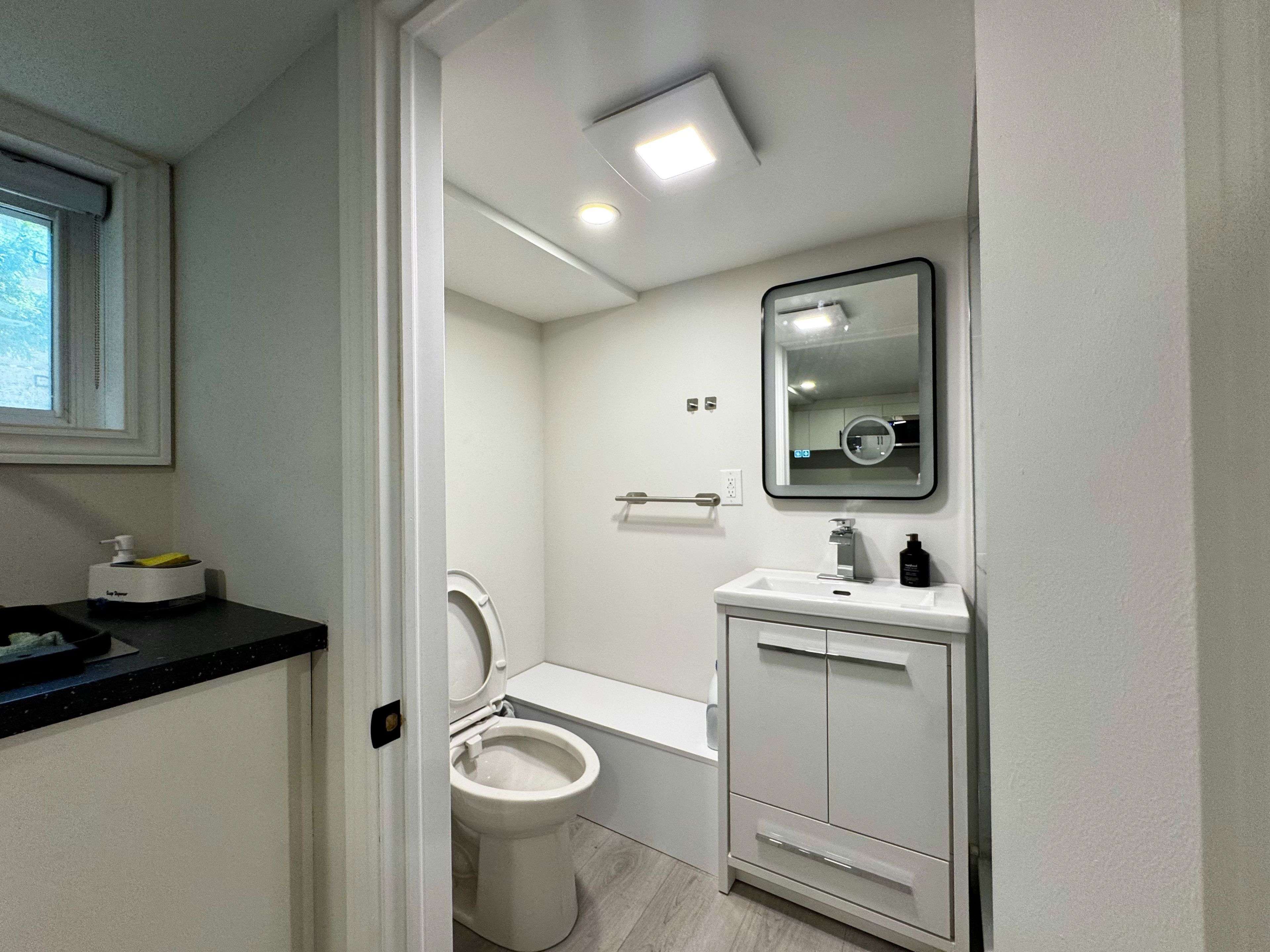 Richmond Hill, ON L4C 4T3,185 Rumble AVE #Bsmt A