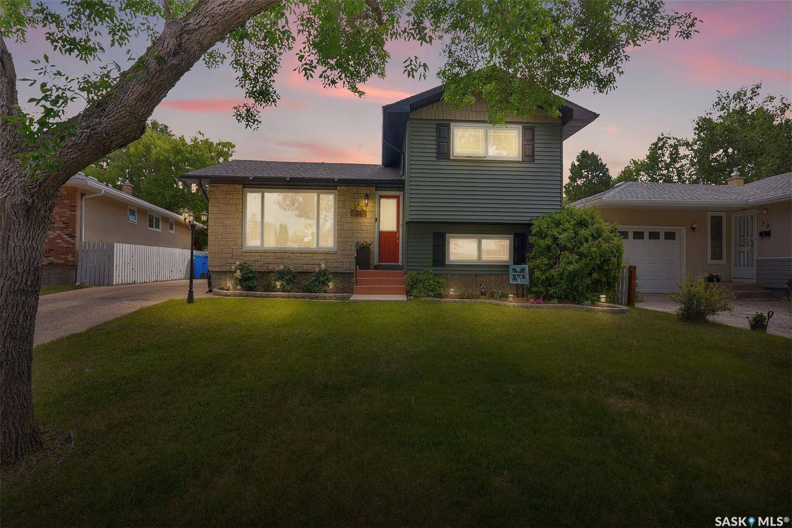 34 LLOYD BAY, Regina, SK S4R 5T6