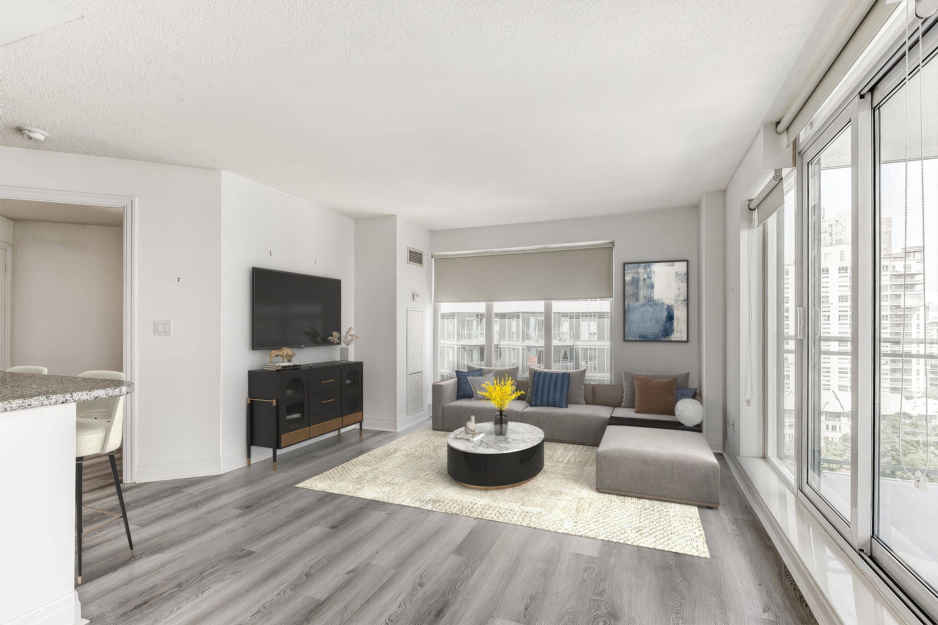 Toronto W06, ON M8V 4E9,2121 Lakeshore BLVD W #1211