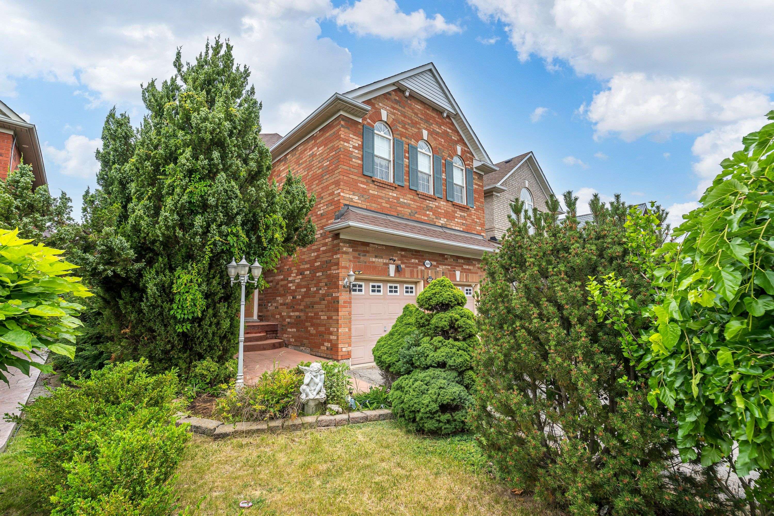 Mississauga, ON L5N 8G8,3619 Waterfall CRES
