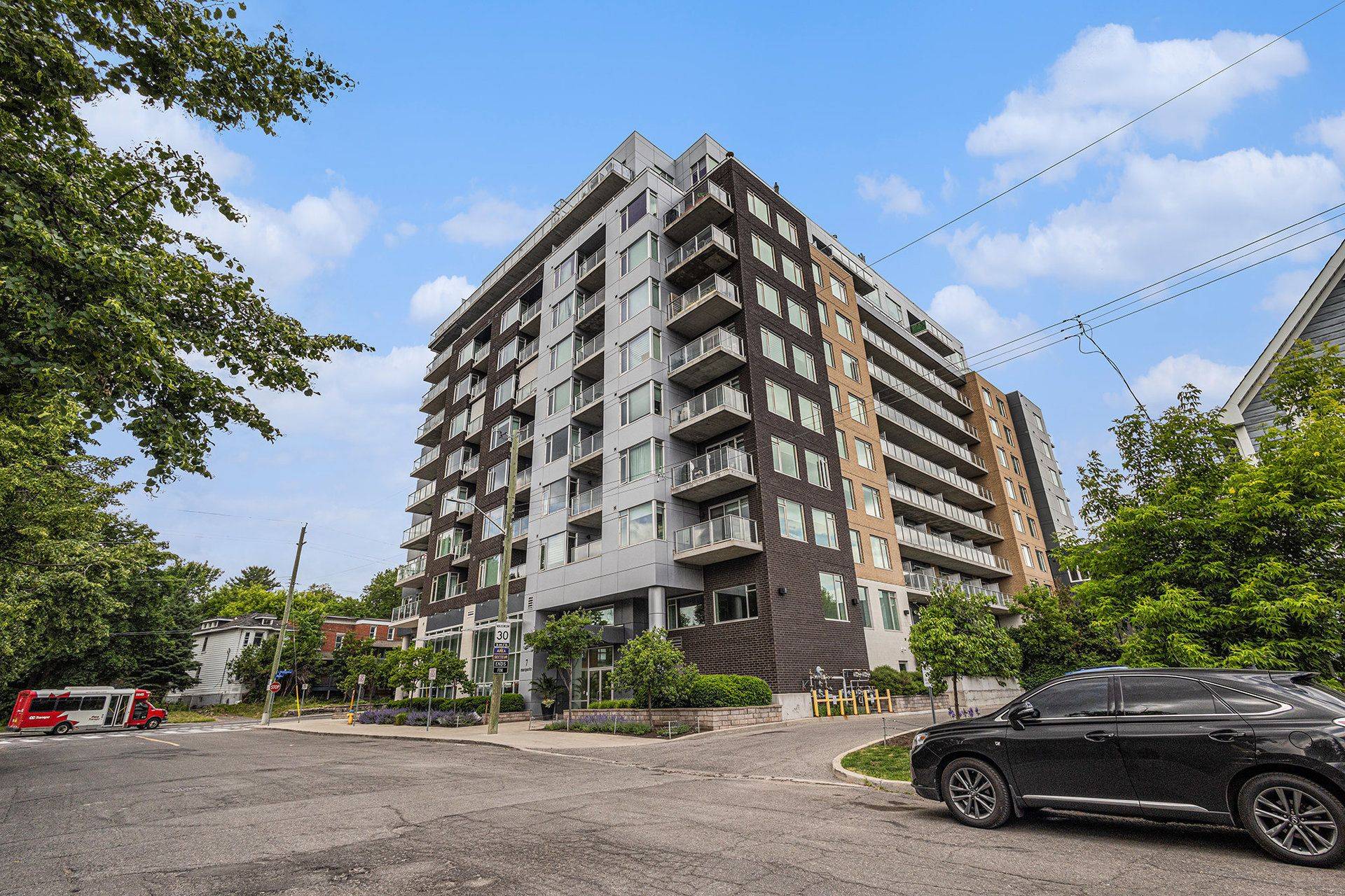 Vanier And Kingsview Park, ON K1L 8A7,7 Marquette AVE #319