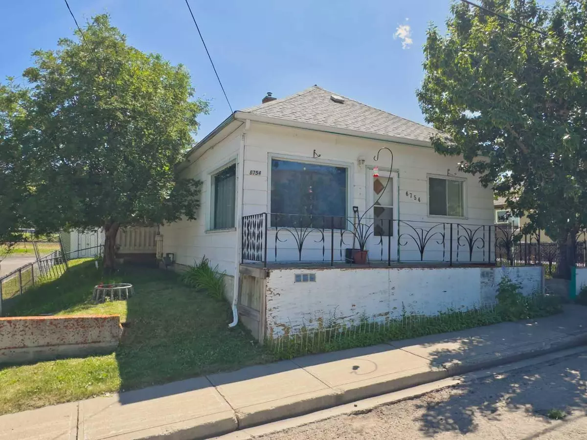 Coleman, AB T0K0M0,6754 17 AVE