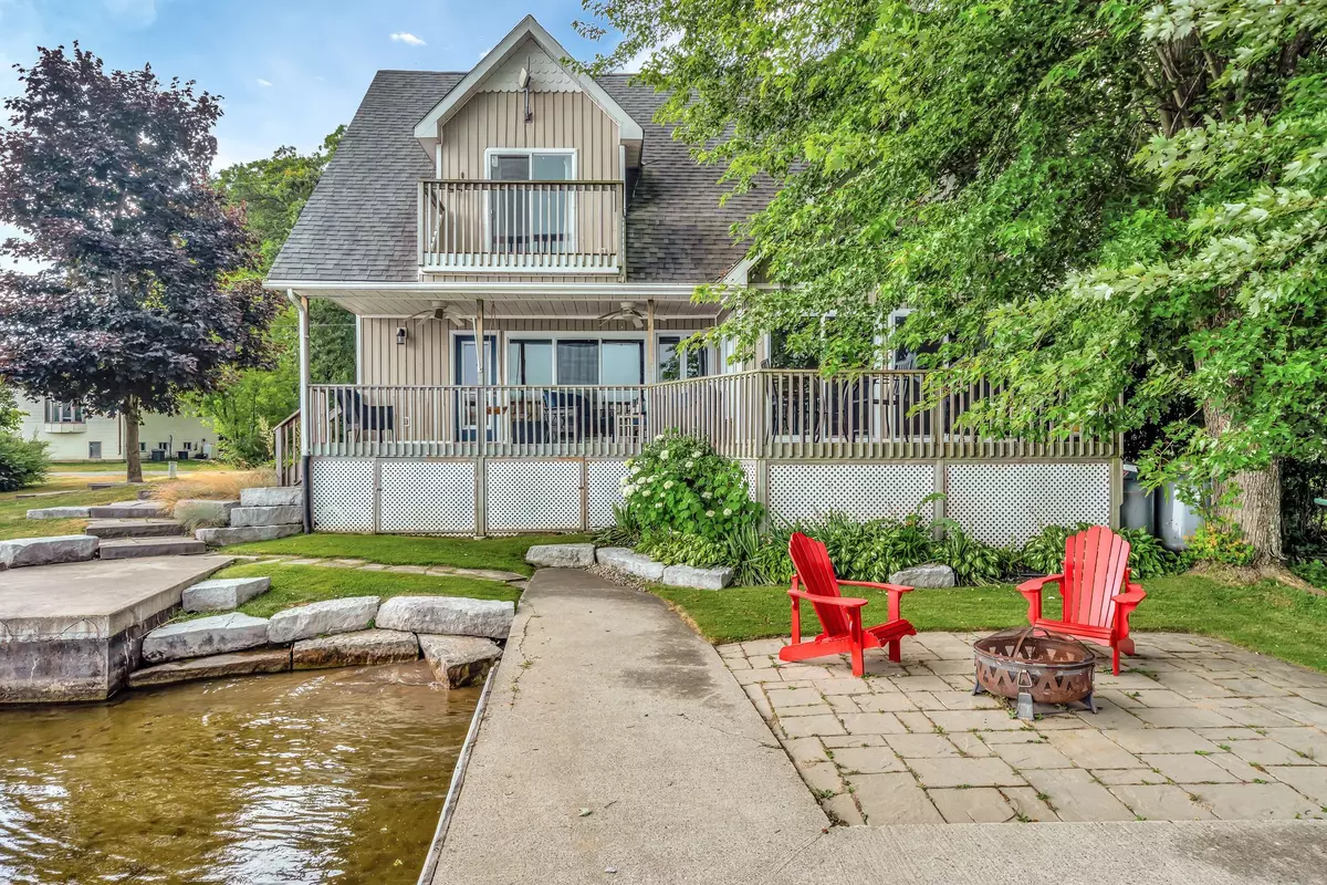 Quinte West, ON K0K 2C0,8 Rose ST