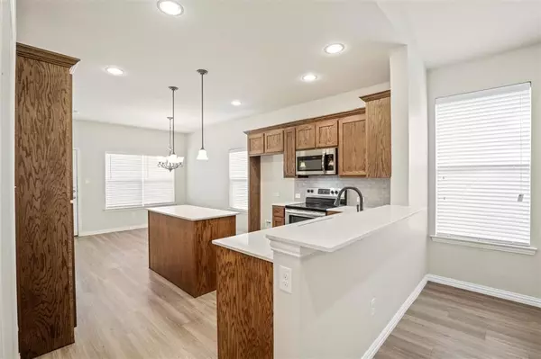 Denison, TX 75020,727 W Morton
