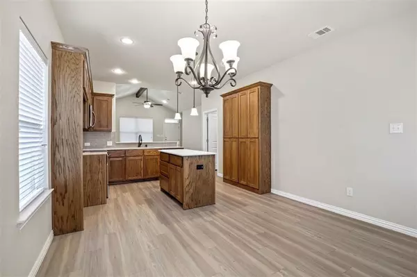 Denison, TX 75020,727 W Morton