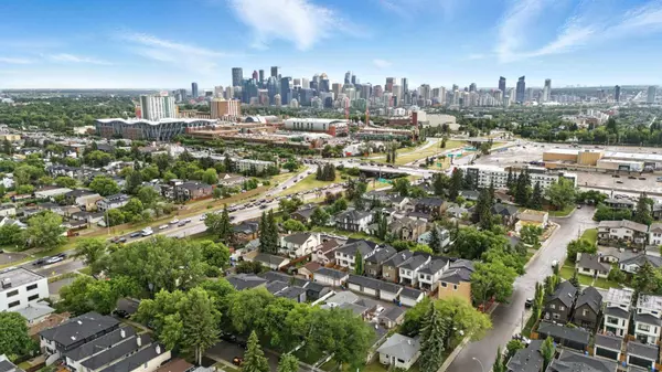 Calgary, AB T2M 0W8,1528 18th AVE Northwest