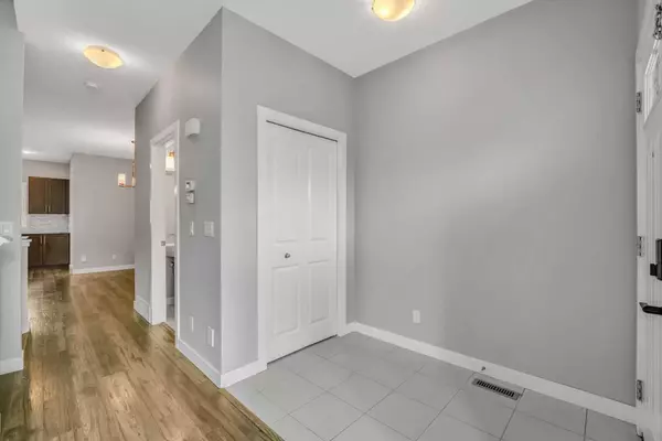 Airdrie, AB T4B 4C7,315 Hillcrest DR Southwest
