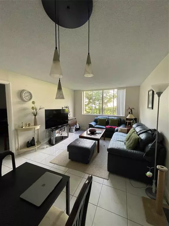 Coral Springs, FL 33065,3181 Riverside Dr #C-106