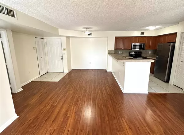 West Palm Beach, FL 33409,1733 Village Blvd #206