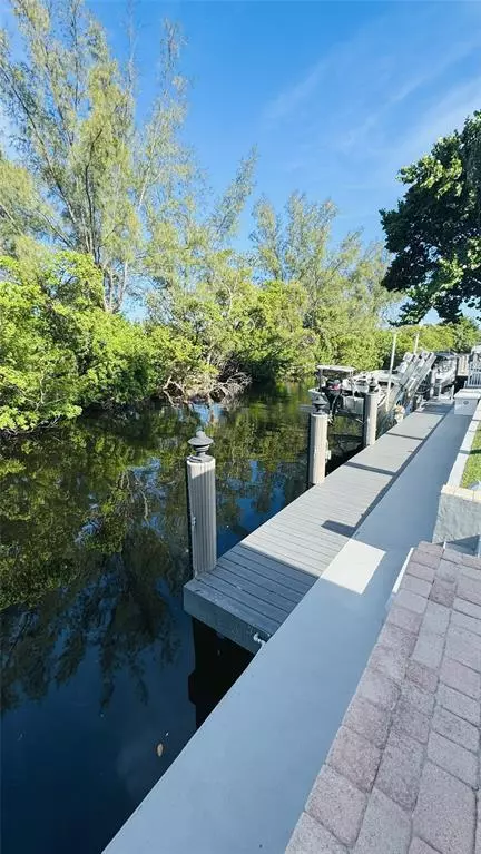 Pompano Beach, FL 33060,956 SE 10th Ct