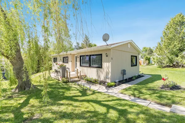 21 Hawthorne DR, Innisfil, ON L9S 1P7
