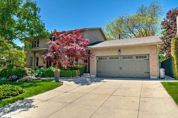 2174 Belgrave CT, Burlington, ON L7P 3R5