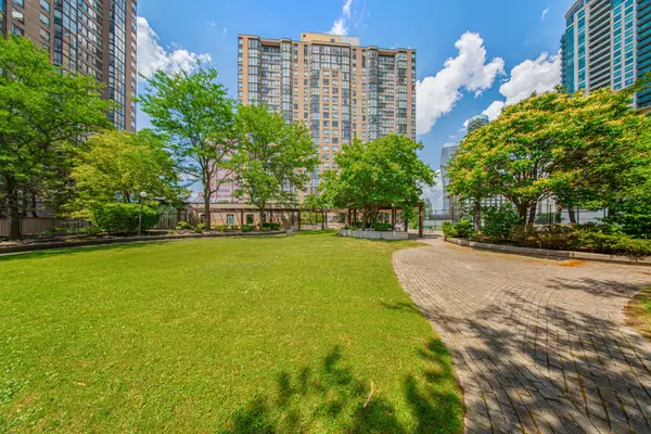 265 Enfield PL #1501, Mississauga, ON L5B 3Y7