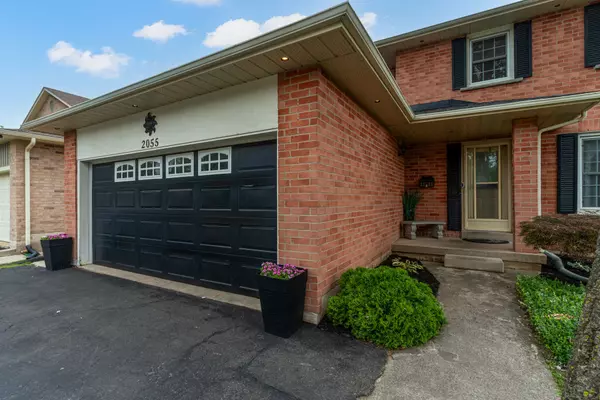 Burlington, ON L7M 2T9,2055 Hunters Wood DR