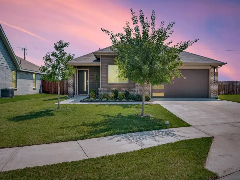 1504 Central Park Drive, Alvarado, TX 76009