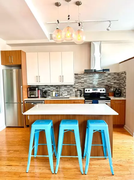 3633 Dundas ST W, Toronto W02, ON M6S 2T2