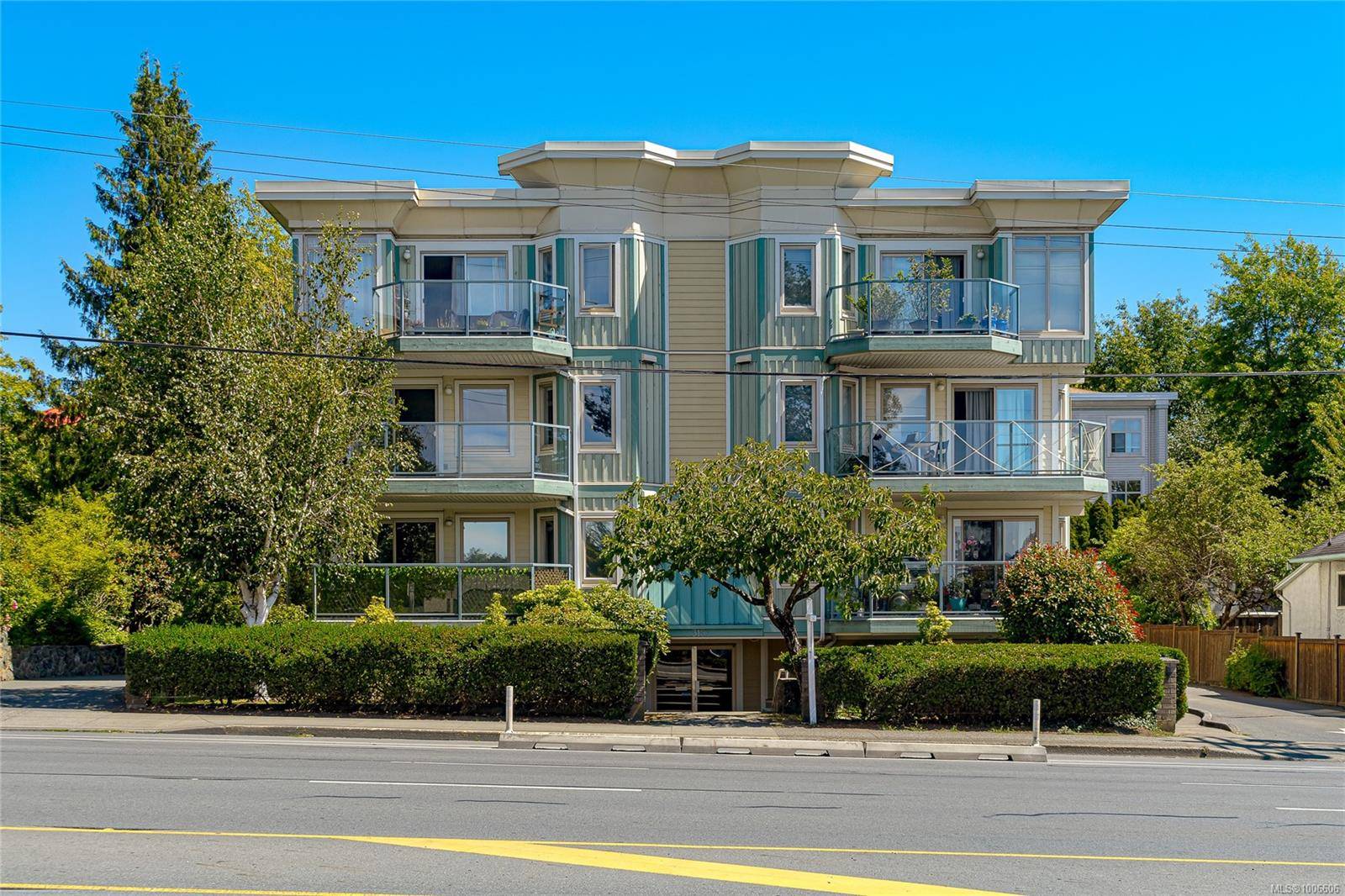 3157 Tillicum Rd #104, Saanich, BC V9A 2B4