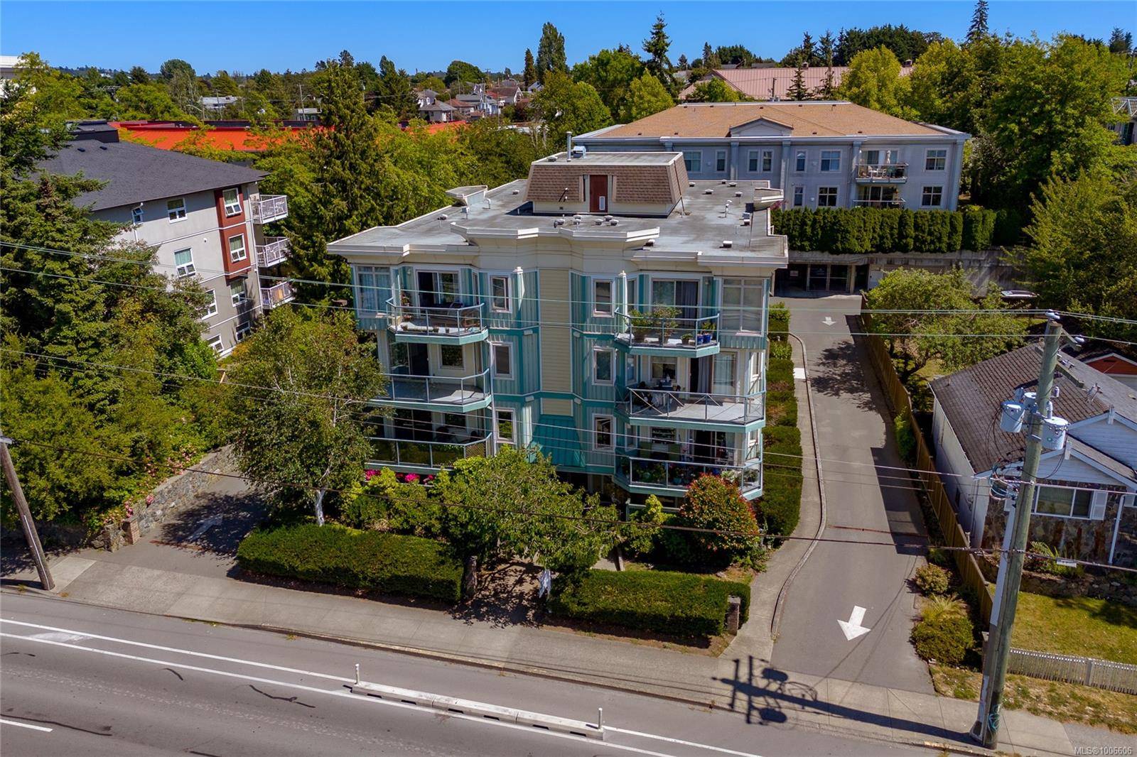 Saanich, BC V9A 2B4,3157 Tillicum Rd #104