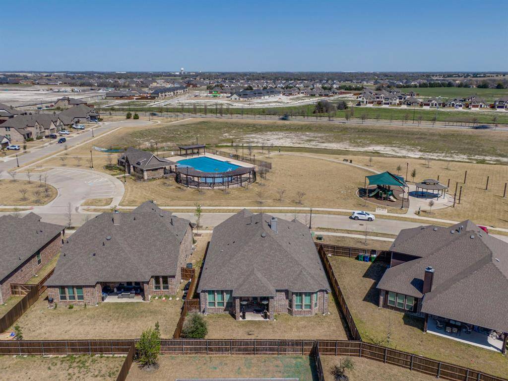Waxahachie, TX 75165,512 Country Meadows Boulevard