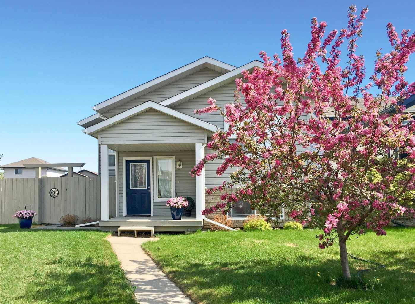 30 Pinnacle GRV, Grande Prairie, AB T8W2Z2