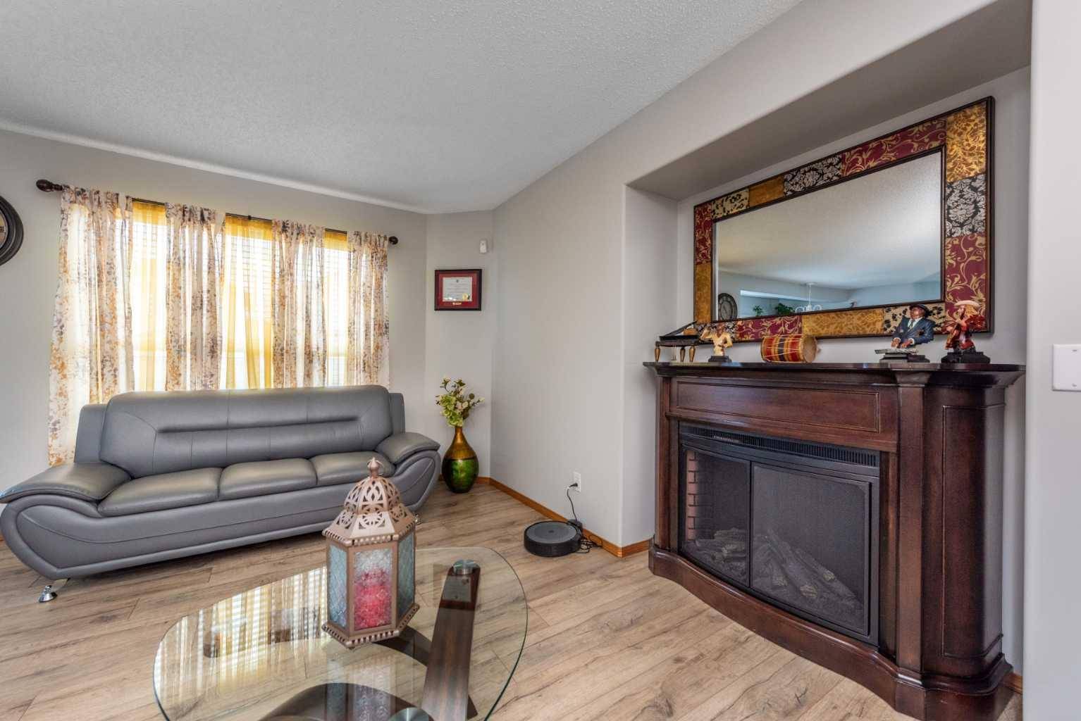 Calgary, AB T3J 4M3,48 Saddlehorn CRES NE