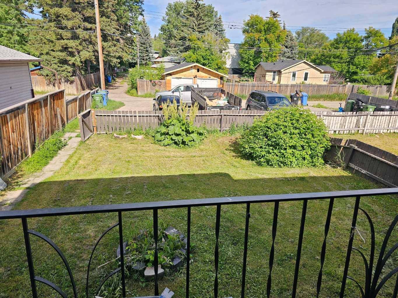 Calgary, AB T3B 0C6,5912 Bowness RD Northwest #3