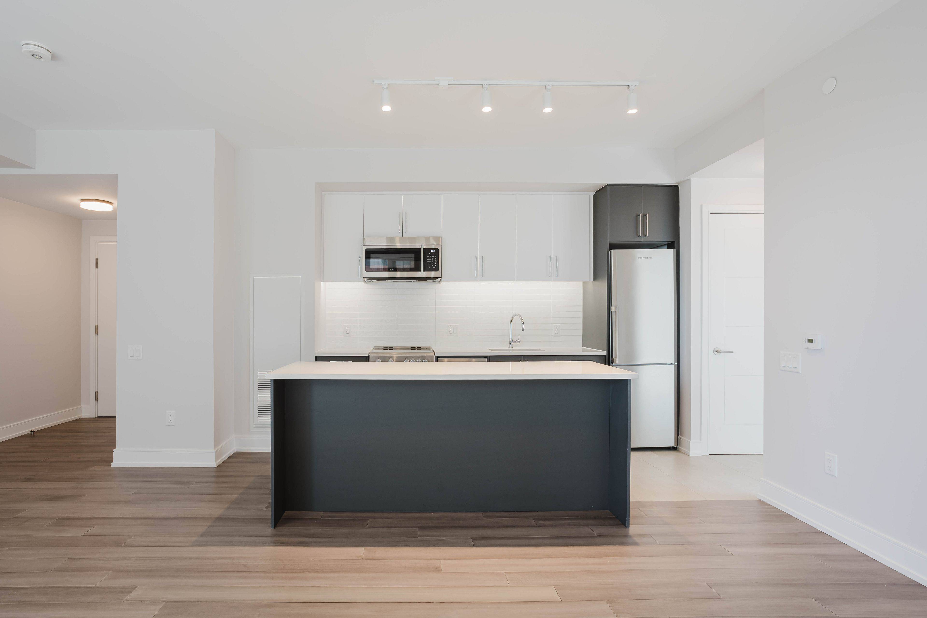 Toronto C04, ON M6B 2Y9,2525 Bathurst ST #803